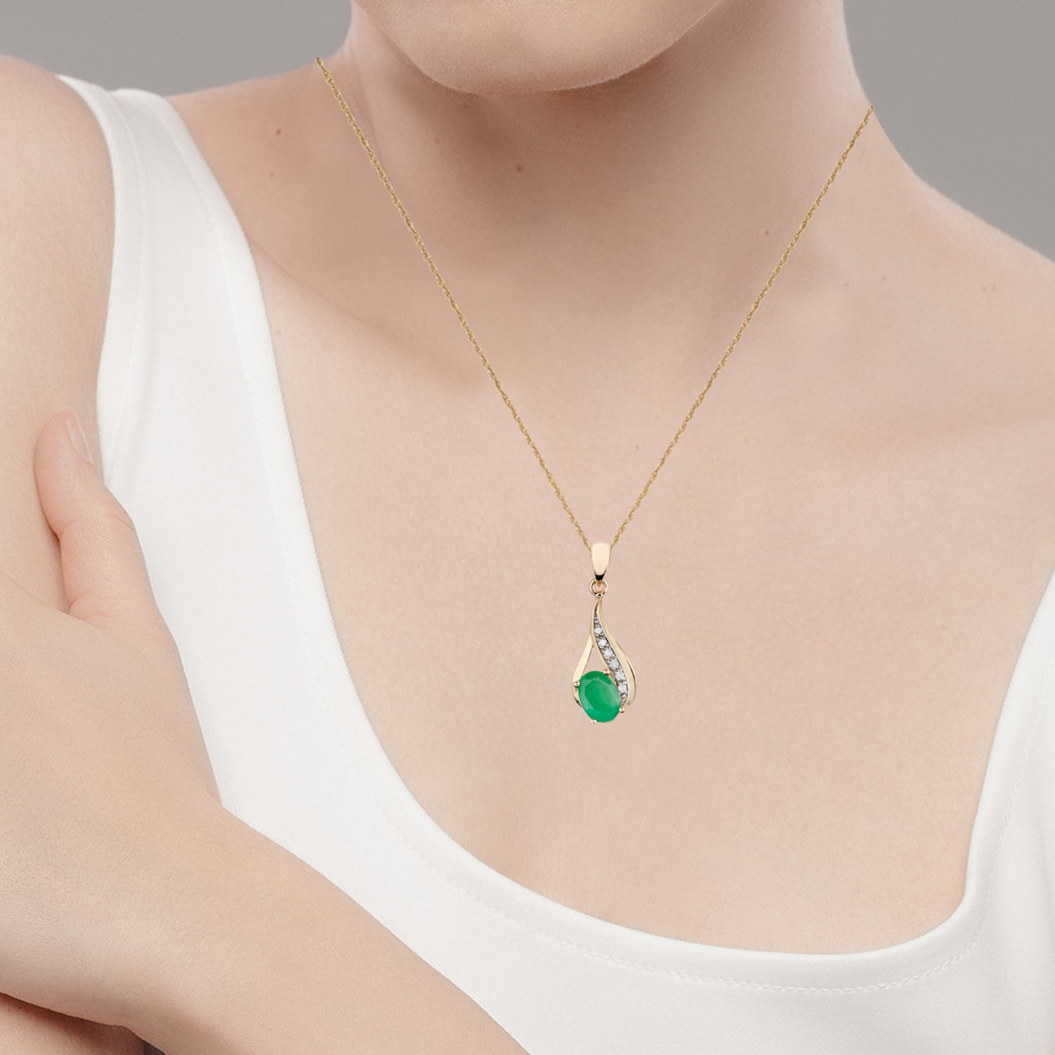 10k Yellow Gold Genuine Oval Emerald and Diamond Drop Pendant Necklace