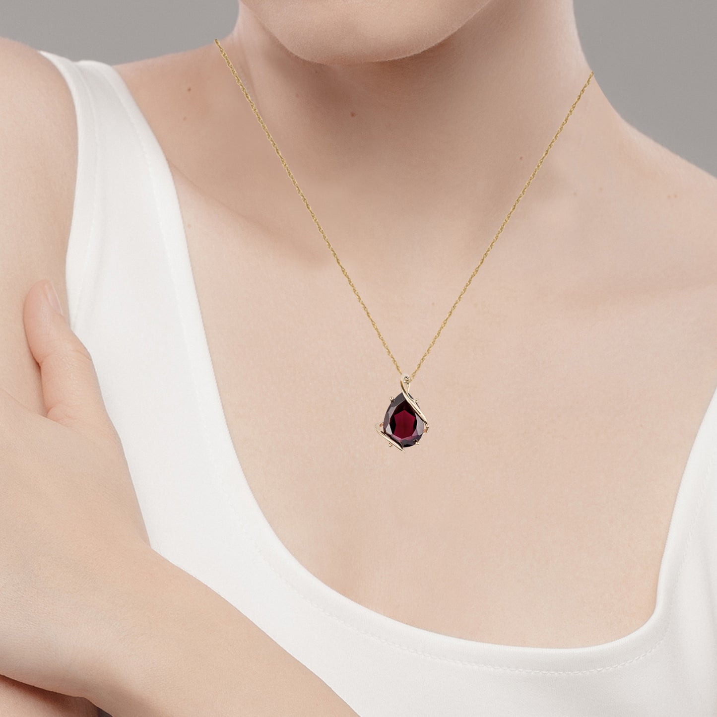 10k Yellow Gold Genuine Pear shape Garnet Teardrop Pendant Necklace